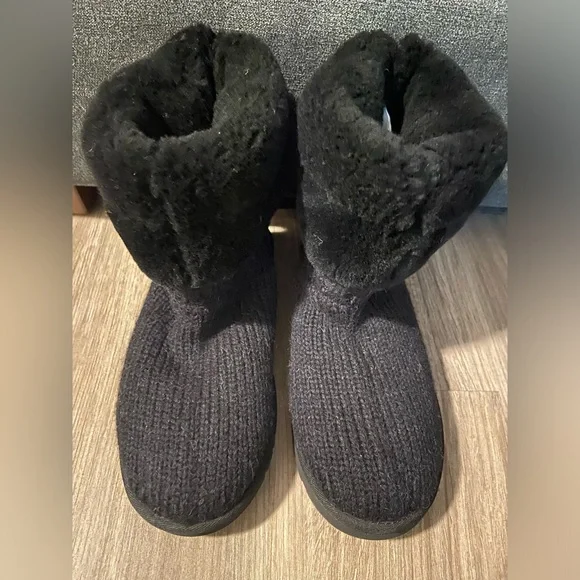 UGG retired Black Capra boots size 8 NEVER WORN OR TRIED ON - Picture 6 of 9